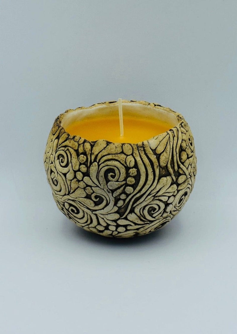 Upcycled Candle in Ceramic Ornamented Shell